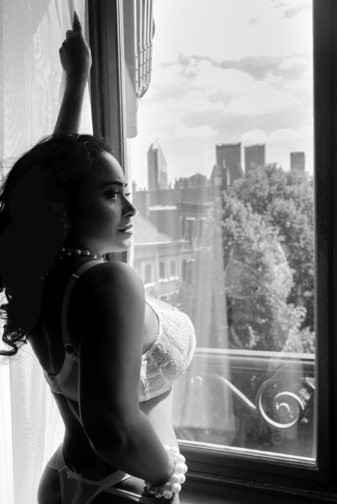 bridal boudoir experience lost in frames photography high end luxury locatie des indes hotel Den Haag